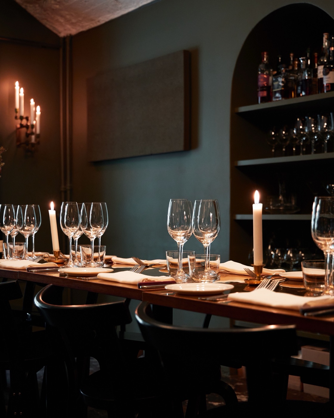 Table dressée — expérience de marque incarnée